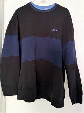 Levi's Black and Navy Colorblock Crewneck Pullover